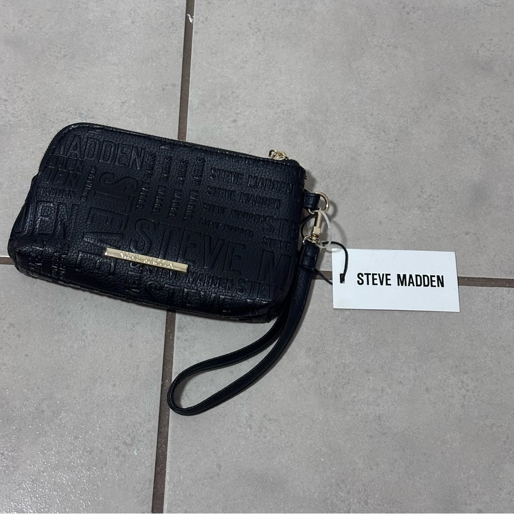 Steve Madden Women Black Wristlet Wallet.